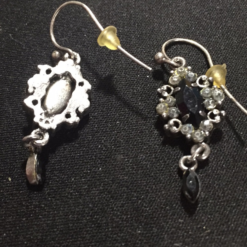 Jewelry - Picture 3 of 3